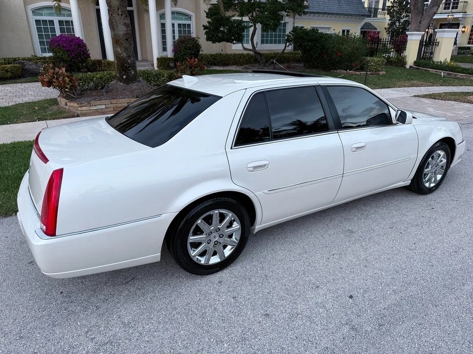 2010 Cadillac DTS - Image 3 of 21