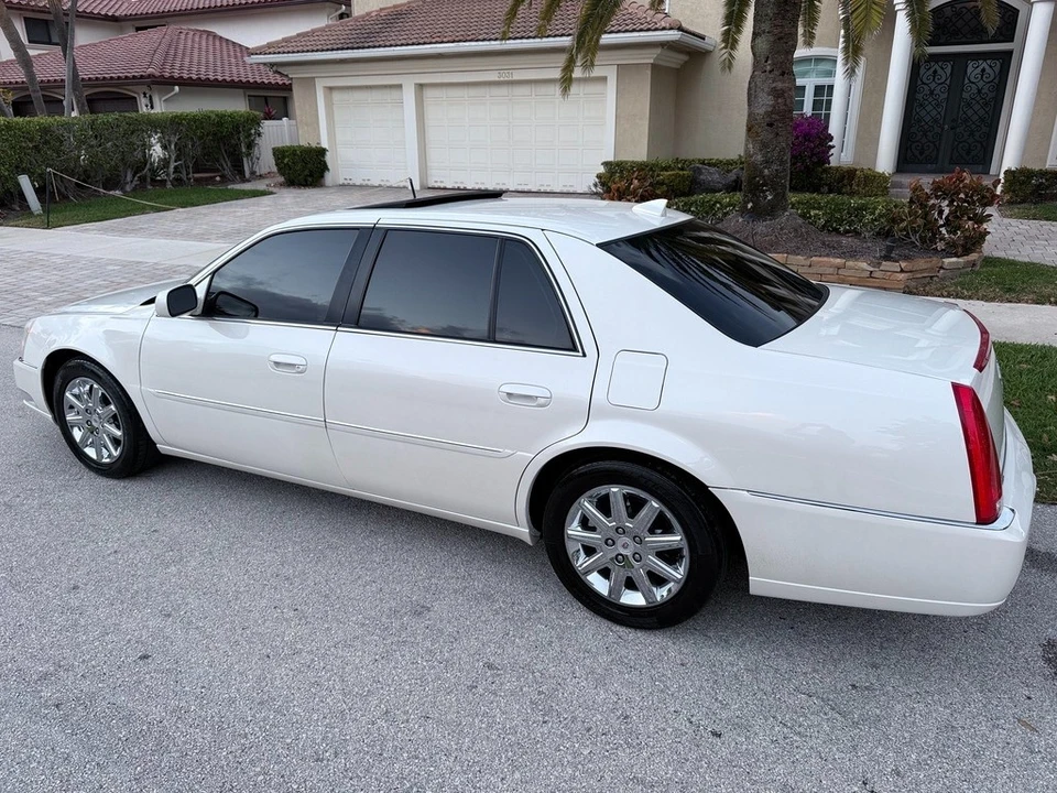 2010 Cadillac DTS - Image 8 of 21