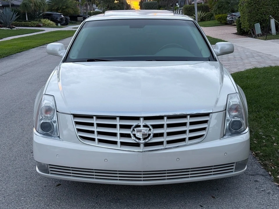2010 Cadillac DTS - Image 4 of 21