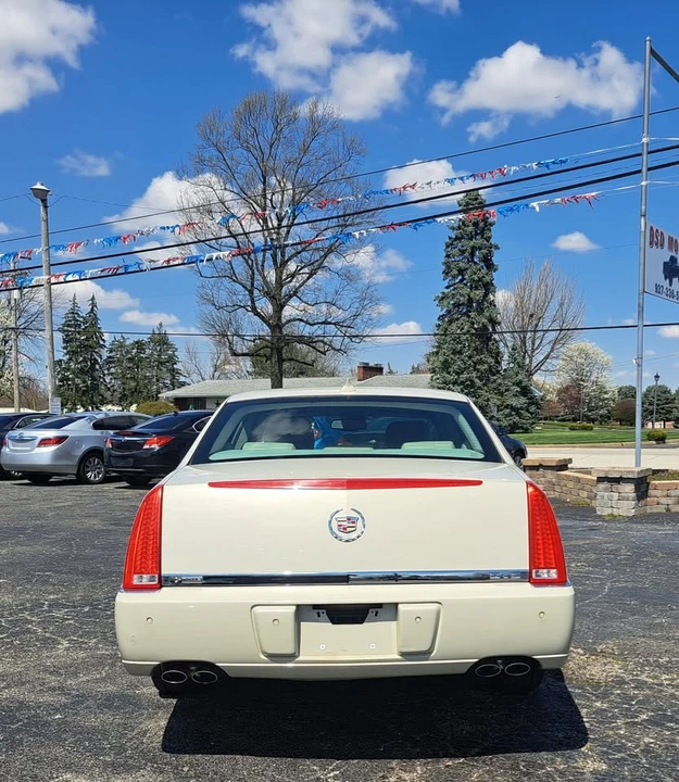 2010 Cadillac DTS - Image 6 of 8