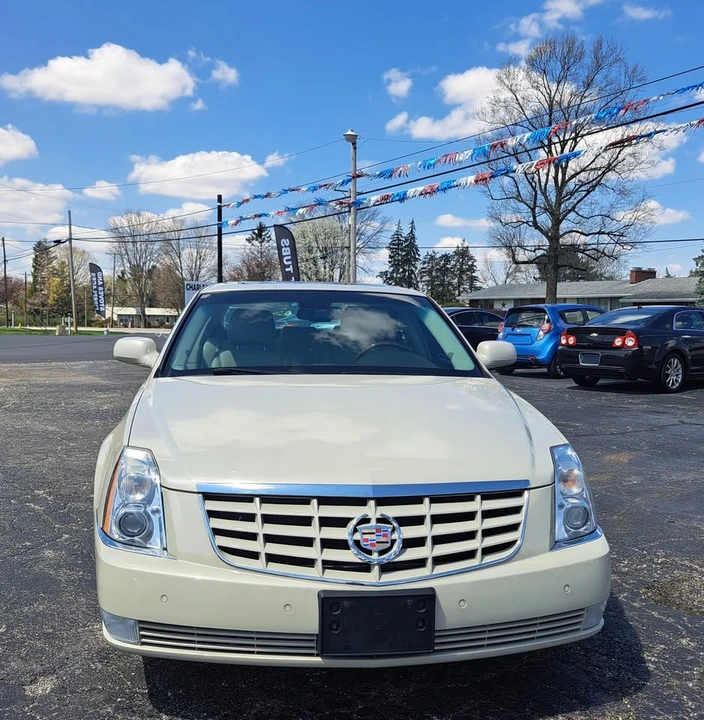 2010 Cadillac DTS - Image 3 of 8