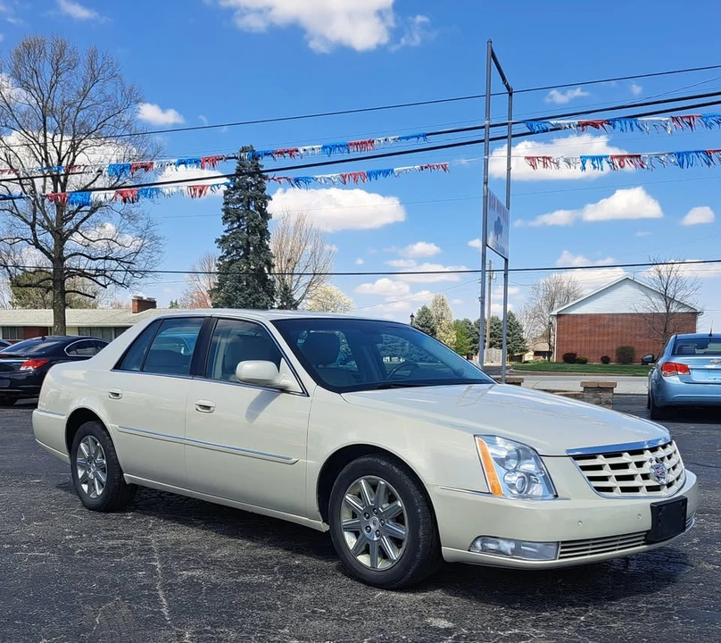 2010 Cadillac DTS - Image 4 of 8