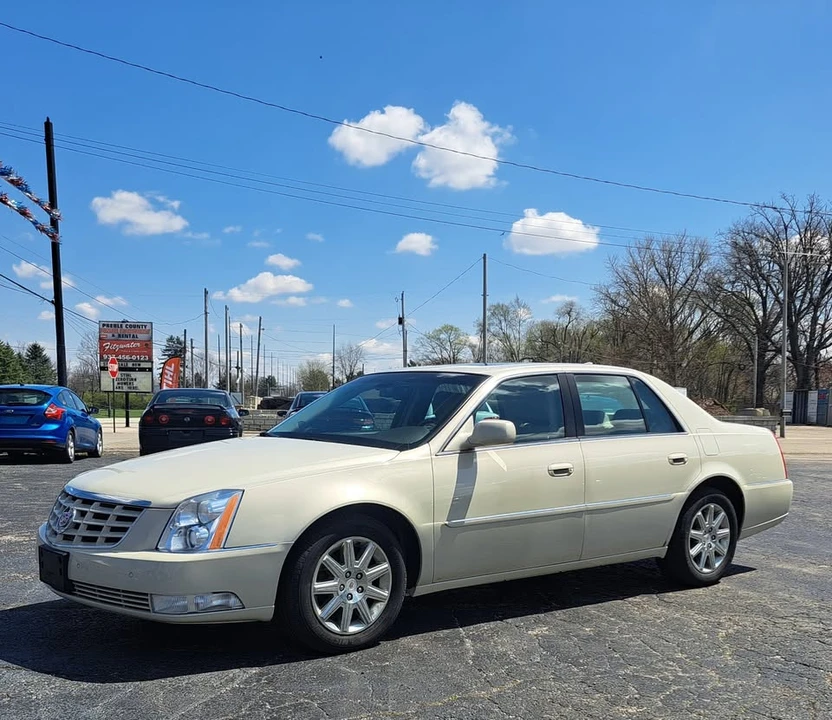 2010 Cadillac DTS - Image 2 of 8