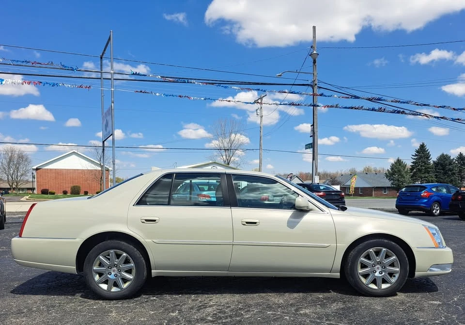 2010 Cadillac DTS - Image 5 of 8