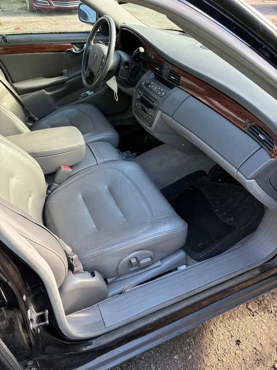 2010 Cadillac DTS - Image 2 of 2