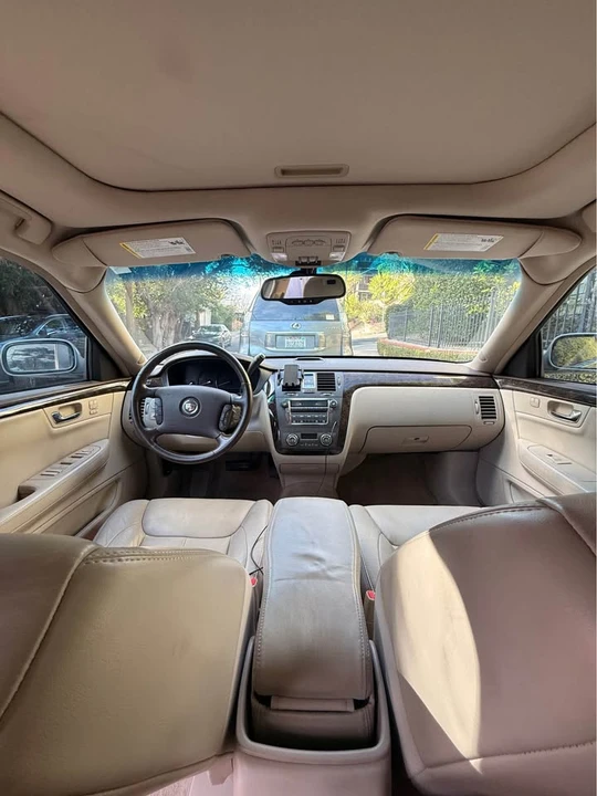 2010 Cadillac DTS - Image 9 of 9