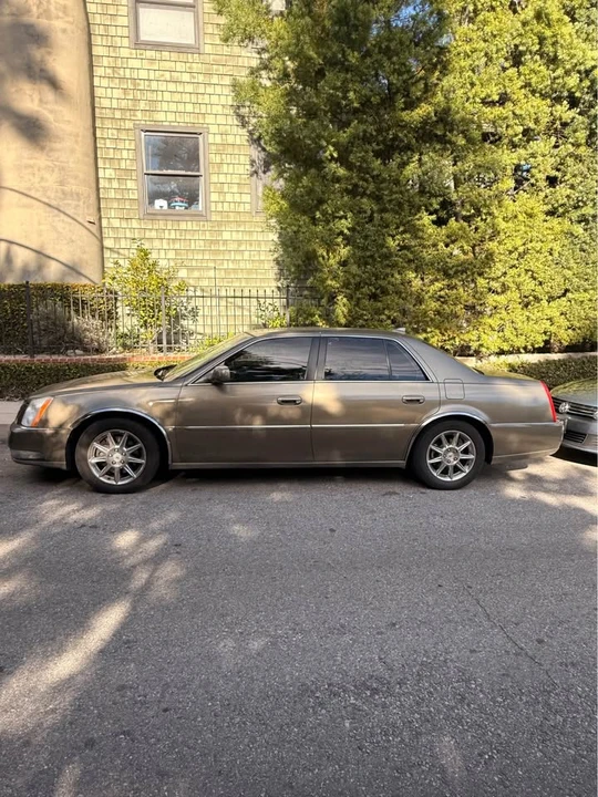 2010 Cadillac DTS - Image 2 of 9