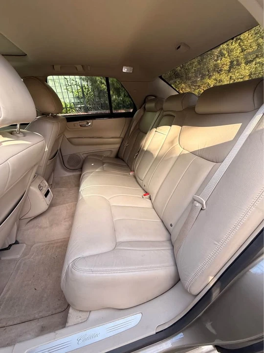 2010 Cadillac DTS - Image 8 of 9