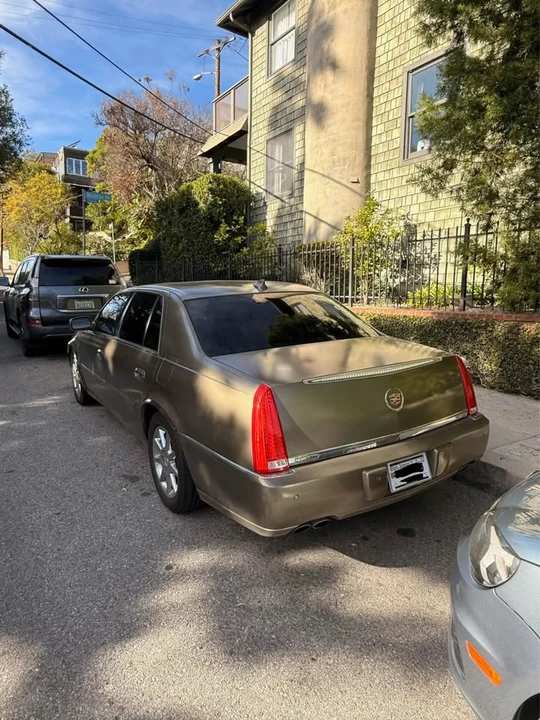 2010 Cadillac DTS - Image 3 of 9