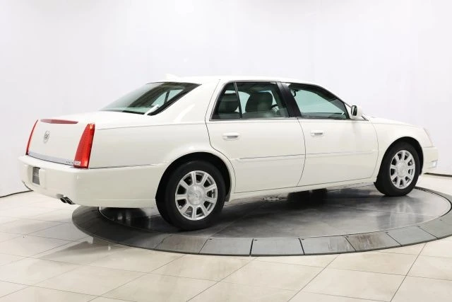 2010 Cadillac DTS - Image 4 of 12