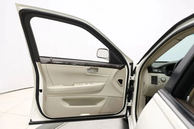 2010 Cadillac DTS - Image 9 of 12
