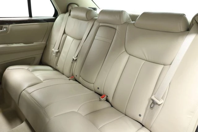 2010 Cadillac DTS - Image 3 of 12