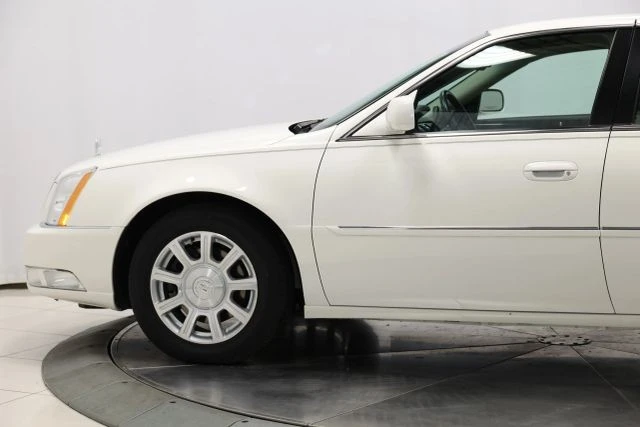 2010 Cadillac DTS - Image 6 of 12