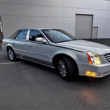 2010 Cadillac DTS Sedan 4D