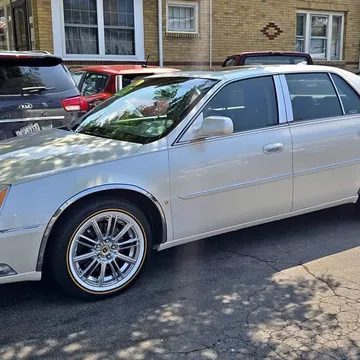 2010 Cadillac DTS Sedan 4D