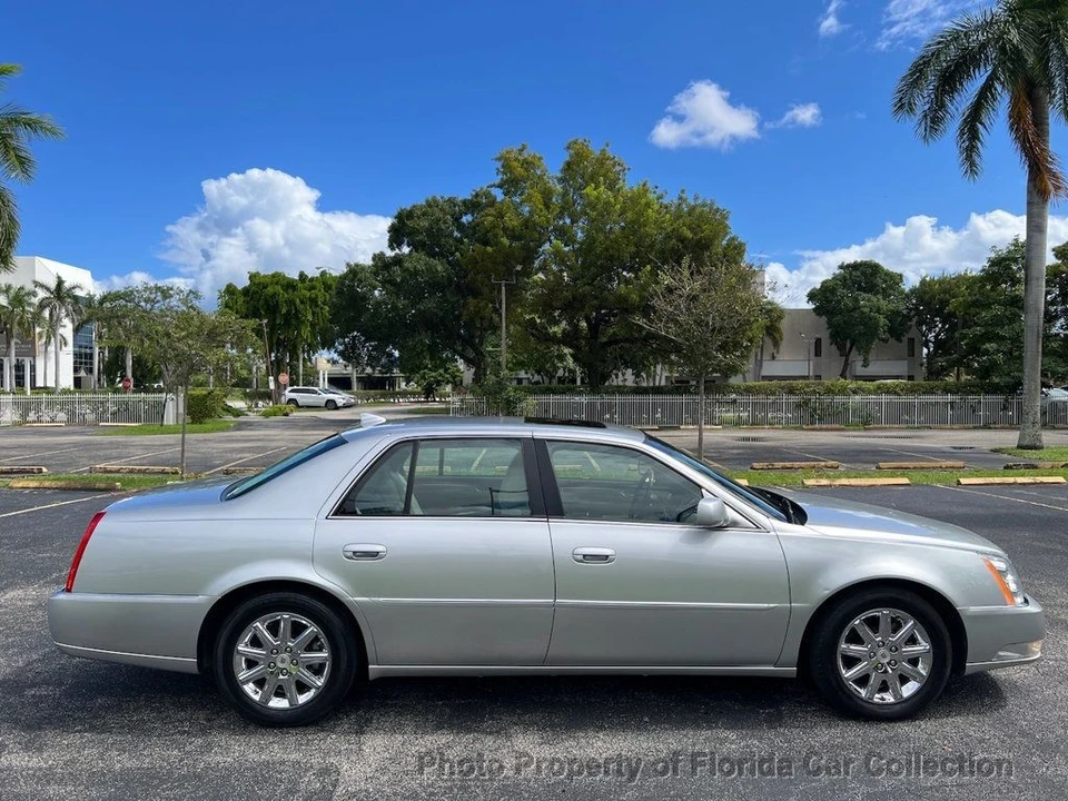 2010 Cadillac DTS - Image 6 of 12