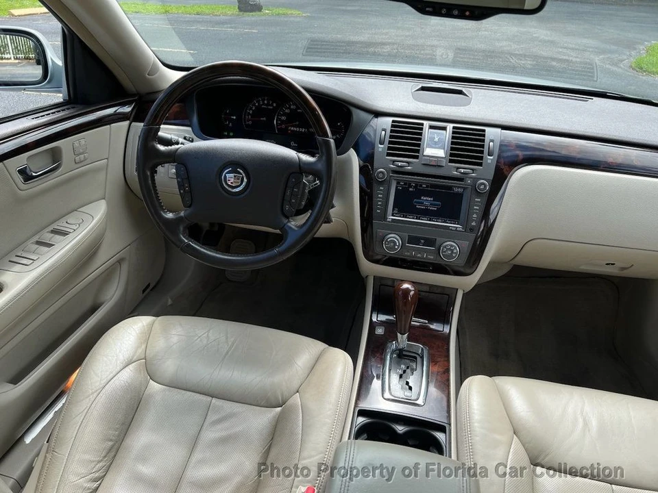2010 Cadillac DTS - Image 11 of 12
