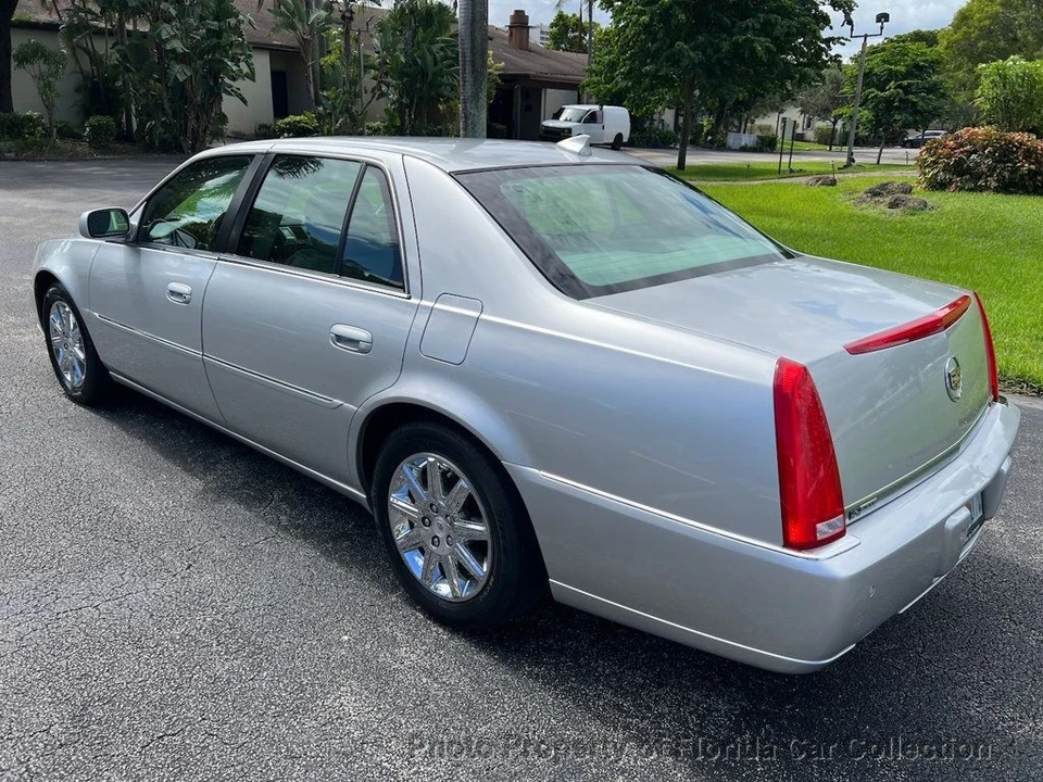 2010 Cadillac DTS - Image 3 of 12