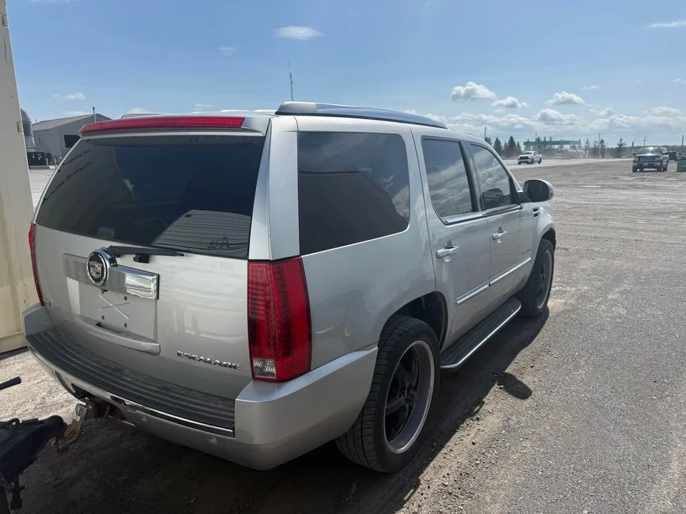 2010 Cadillac Escalade & EXT 3rd Gen - Image 4 of 4