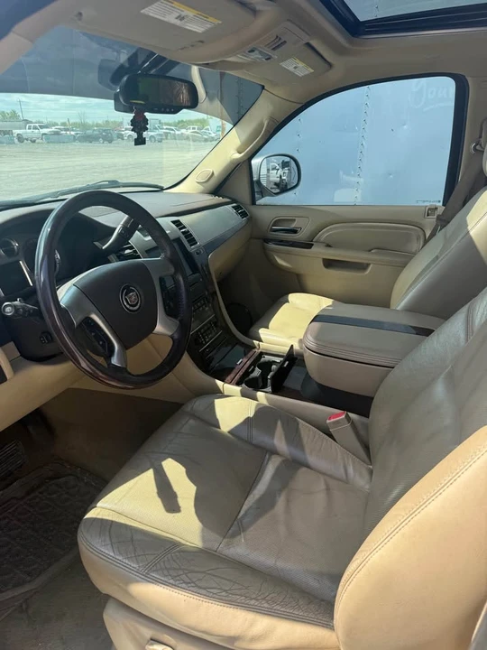 2010 Cadillac Escalade & EXT 3rd Gen - Image 2 of 4