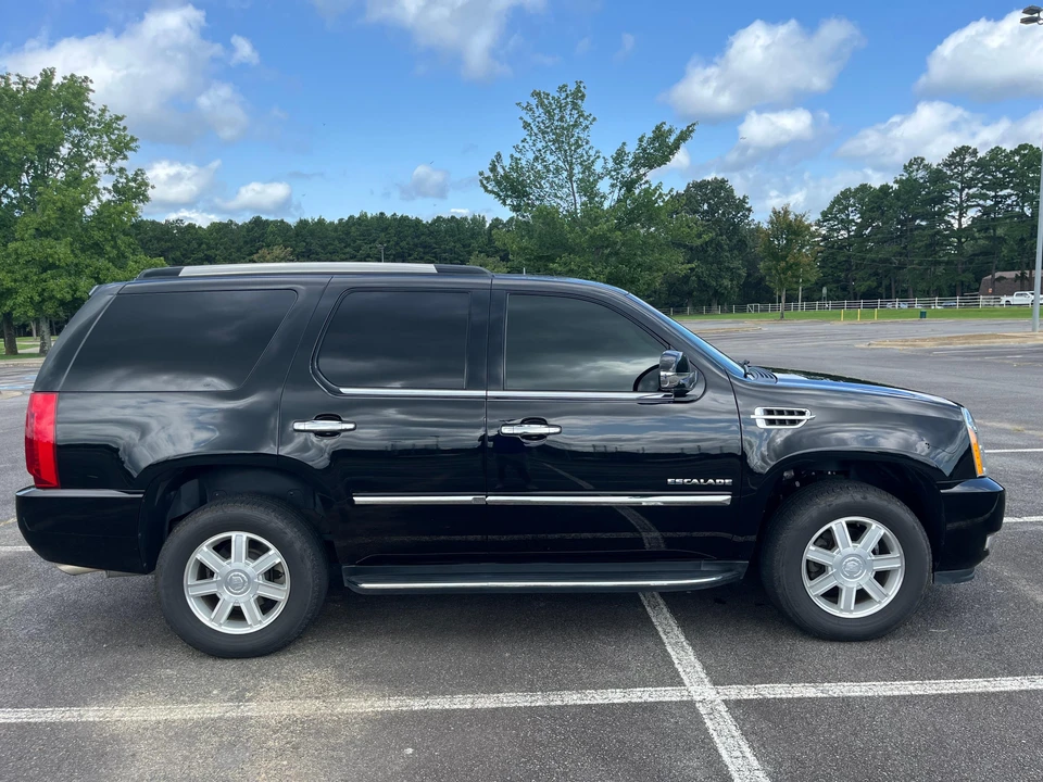 2010 Cadillac Escalade & EXT 3rd Gen - Image 8 of 31