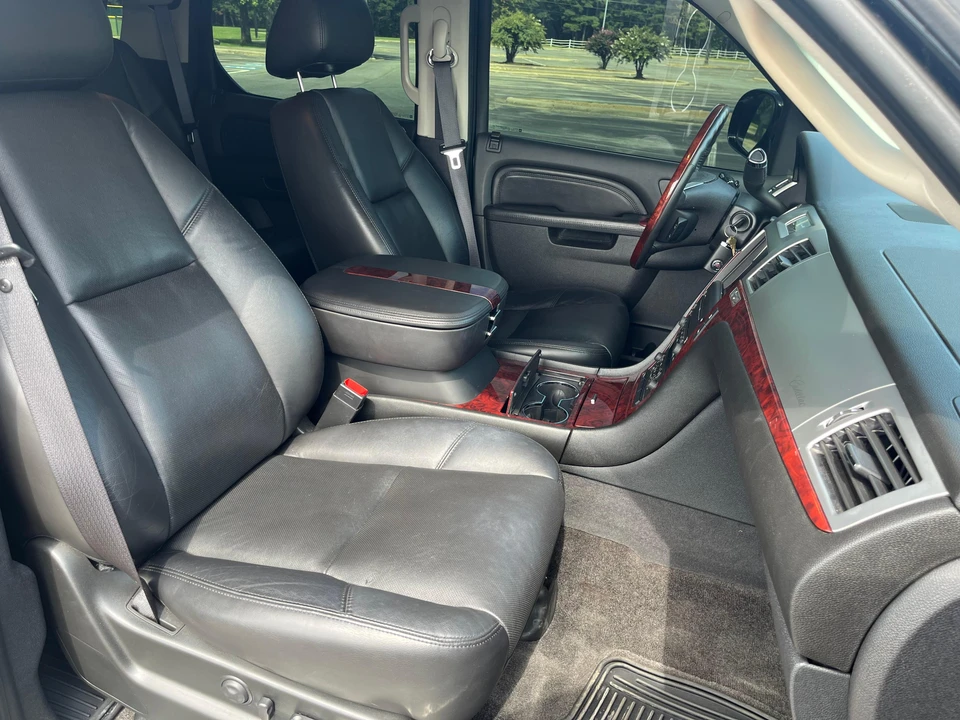 2010 Cadillac Escalade & EXT 3rd Gen - Image 31 of 31