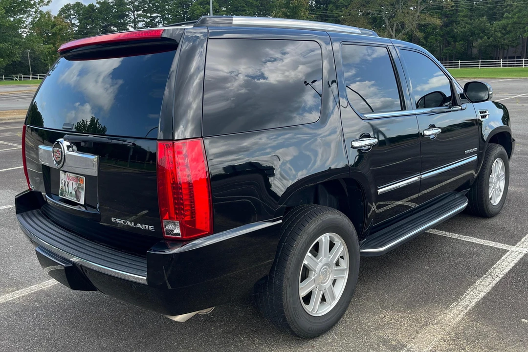 2010 Cadillac Escalade & EXT 3rd Gen - Image 4 of 31