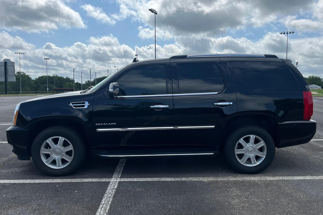 2010 Cadillac Escalade & EXT 3rd Gen - Image 3 of 31