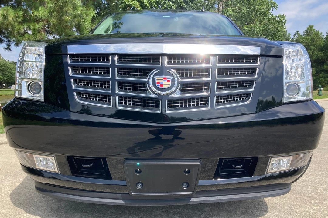 2010 Cadillac Escalade & EXT 3rd Gen - Image 2 of 31