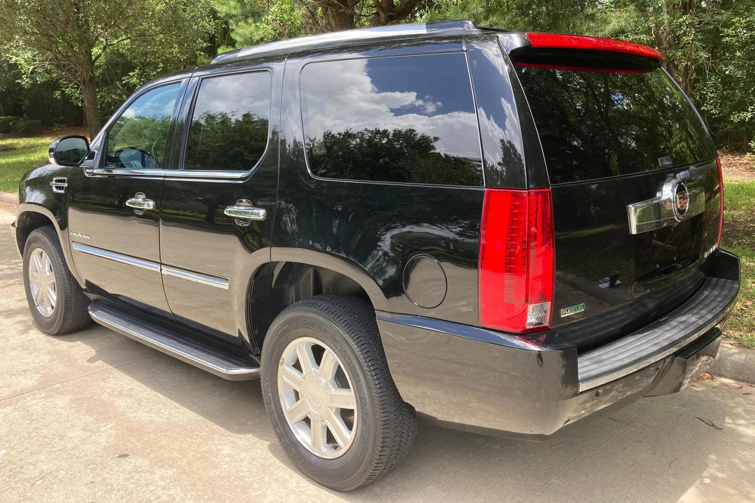 2010 Cadillac Escalade & EXT 3rd Gen - Image 4 of 31