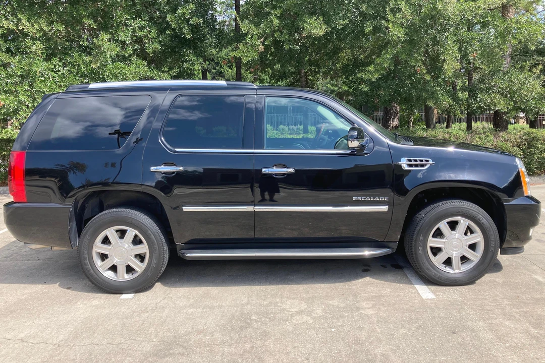 2010 Cadillac Escalade & EXT 3rd Gen - Image 3 of 31