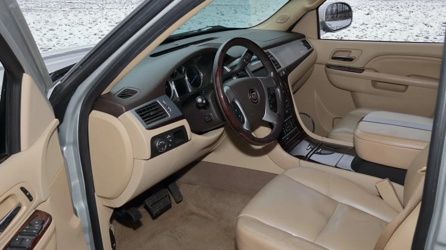 2010 Cadillac Escalade & EXT 3rd Gen - Image 4 of 16