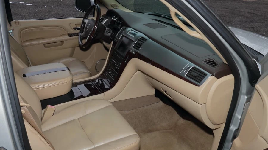 2010 Cadillac Escalade & EXT 3rd Gen - Image 5 of 16