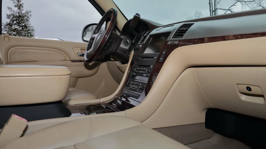 2010 Cadillac Escalade & EXT 3rd Gen - Image 10 of 16