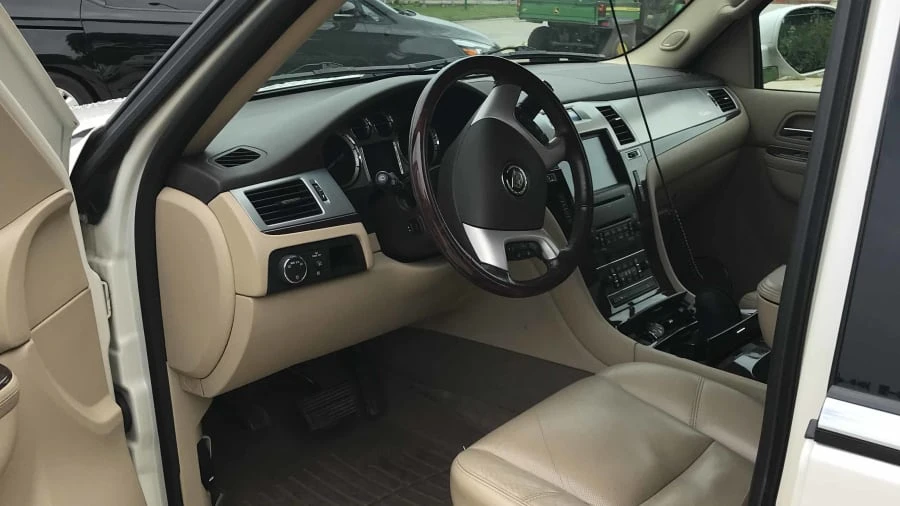 2010 Cadillac Escalade & EXT 3rd Gen - Image 5 of 13