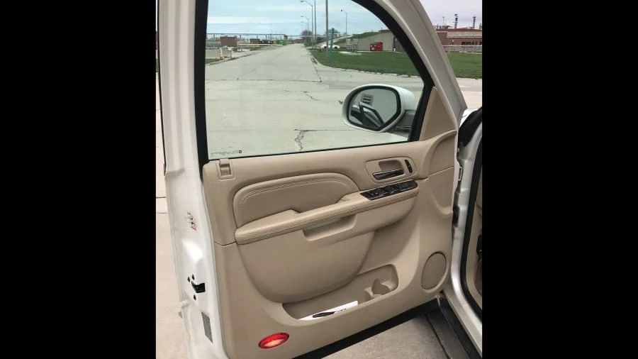 2010 Cadillac Escalade & EXT 3rd Gen - Image 4 of 13