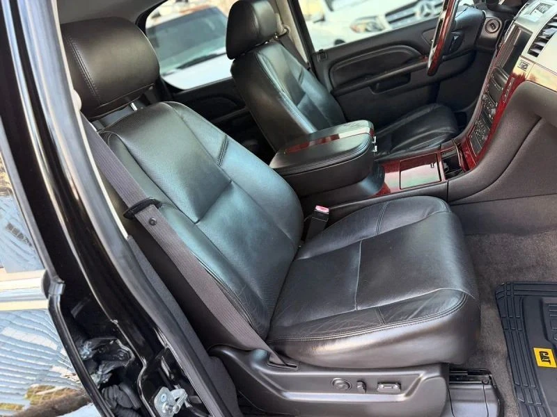 2010 Cadillac Escalade & EXT 3rd Gen - Image 5 of 12