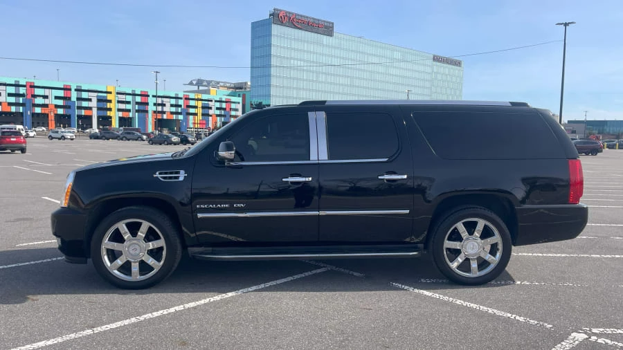 2010 Cadillac Escalade & EXT 3rd Gen - Image 2 of 18