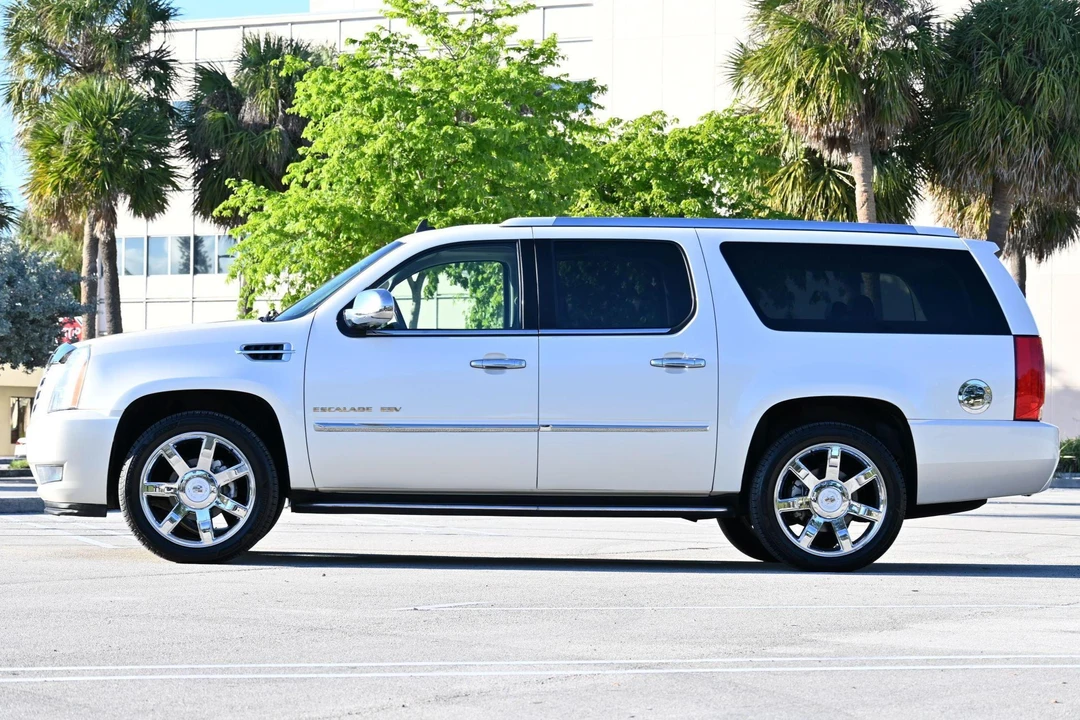 2010 Cadillac Escalade & EXT 3rd Gen - Image 3 of 5