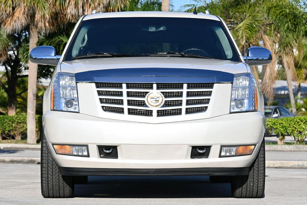 2010 Cadillac Escalade & EXT 3rd Gen - Image 2 of 5