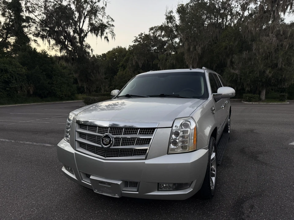 2010 Cadillac Escalade & EXT 3rd Gen - Image 2 of 31
