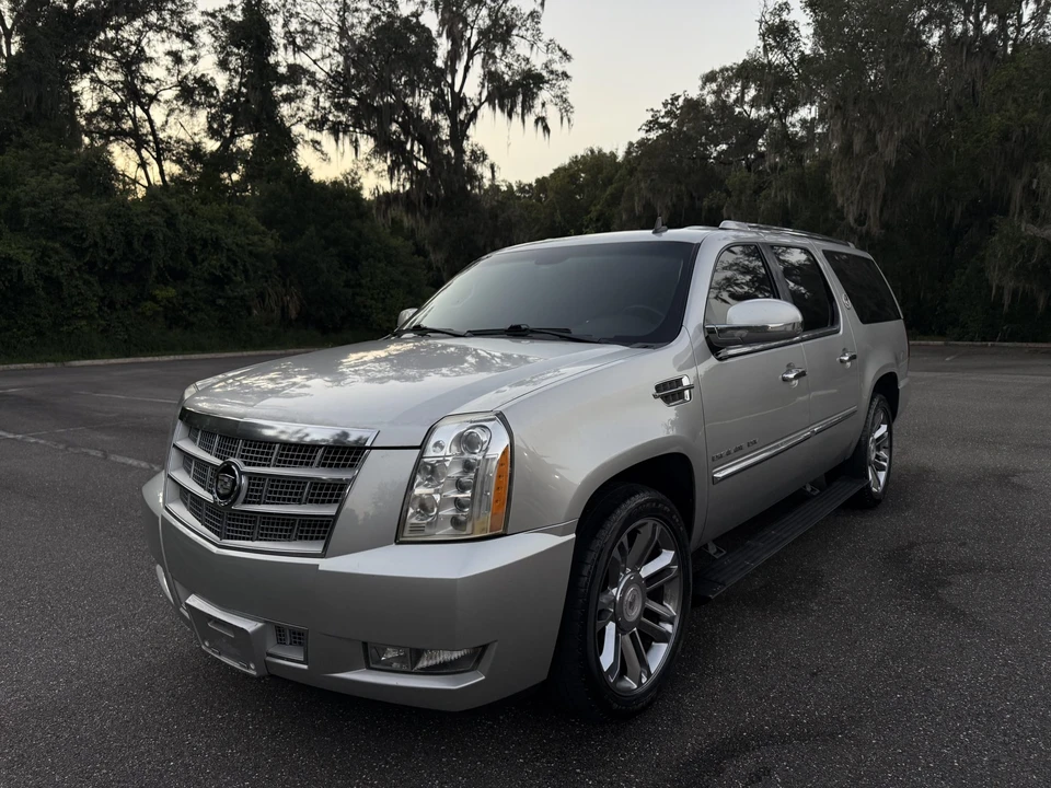 2010 Cadillac Escalade & EXT 3rd Gen - Image 3 of 31