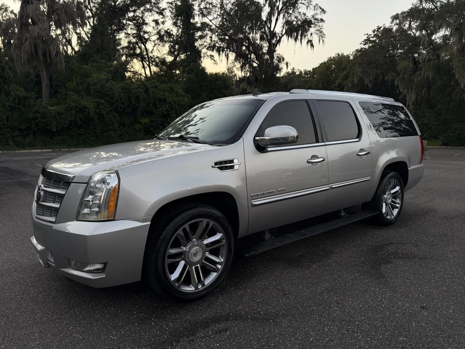 2010 Cadillac Escalade & EXT 3rd Gen - Image 4 of 31