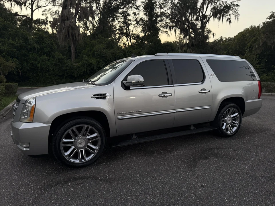 2010 Cadillac Escalade & EXT 3rd Gen - Image 5 of 31