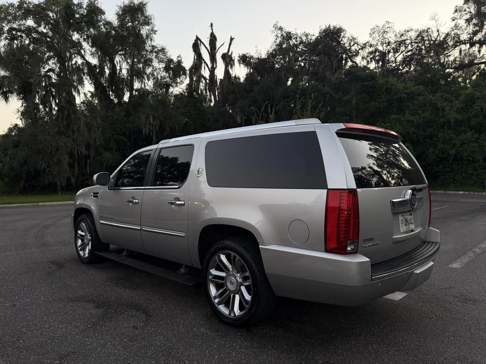 2010 Cadillac Escalade & EXT 3rd Gen - Image 8 of 31