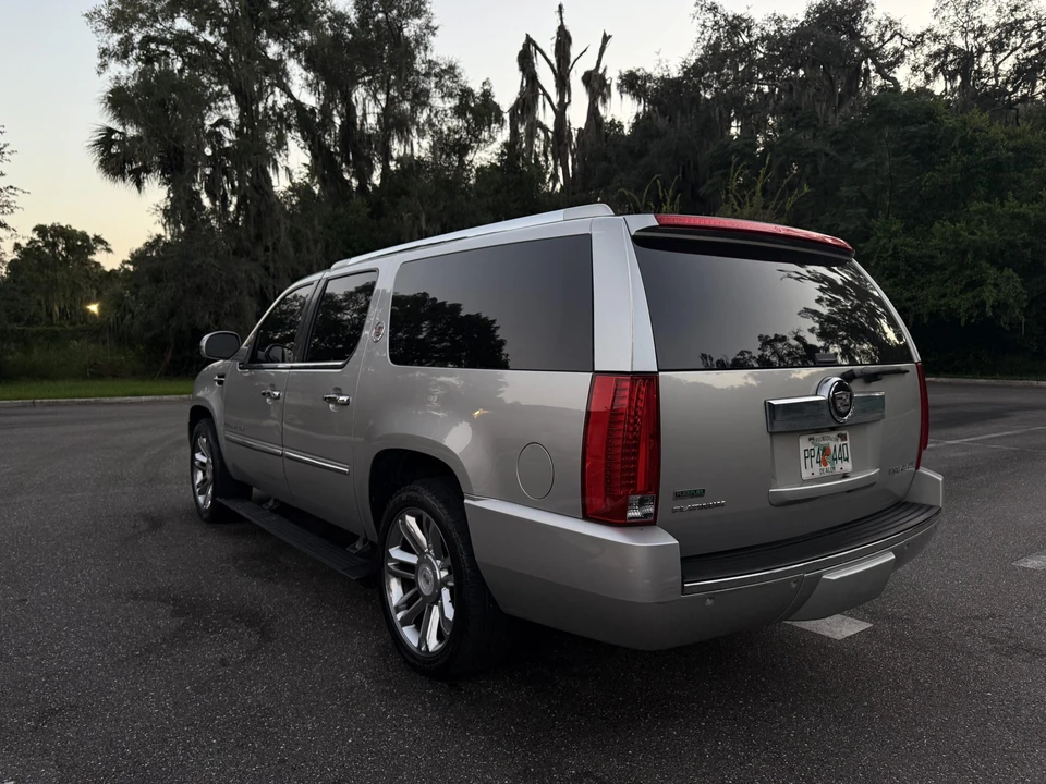 2010 Cadillac Escalade & EXT 3rd Gen - Image 10 of 31