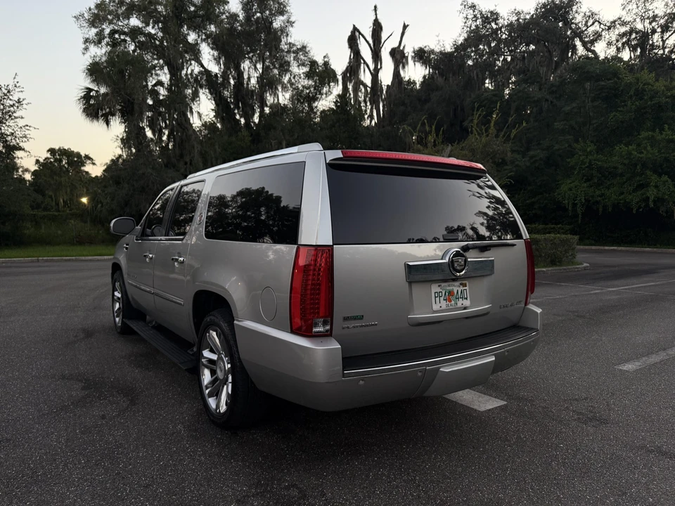 2010 Cadillac Escalade & EXT 3rd Gen - Image 9 of 31