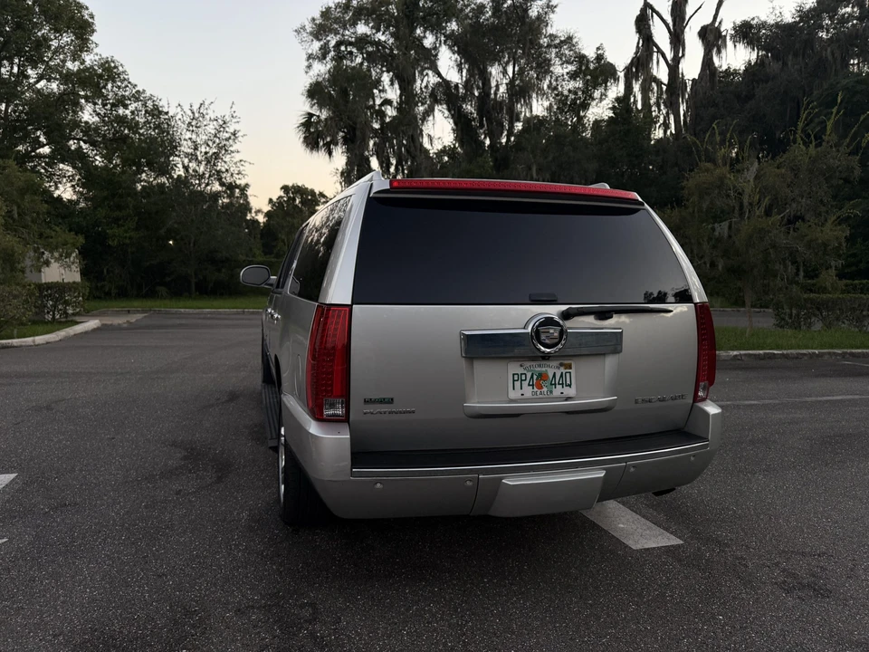 2010 Cadillac Escalade & EXT 3rd Gen - Image 13 of 31