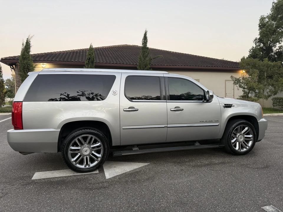 2010 Cadillac Escalade & EXT 3rd Gen - Image 16 of 31