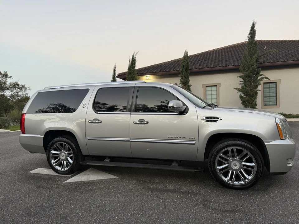 2010 Cadillac Escalade & EXT 3rd Gen - Image 19 of 31